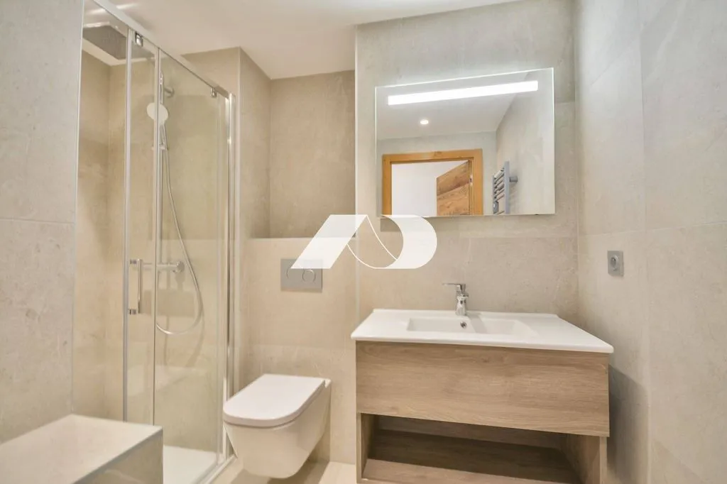 Salles de bain - Appartement Luxueux avec Balcons à Morzine