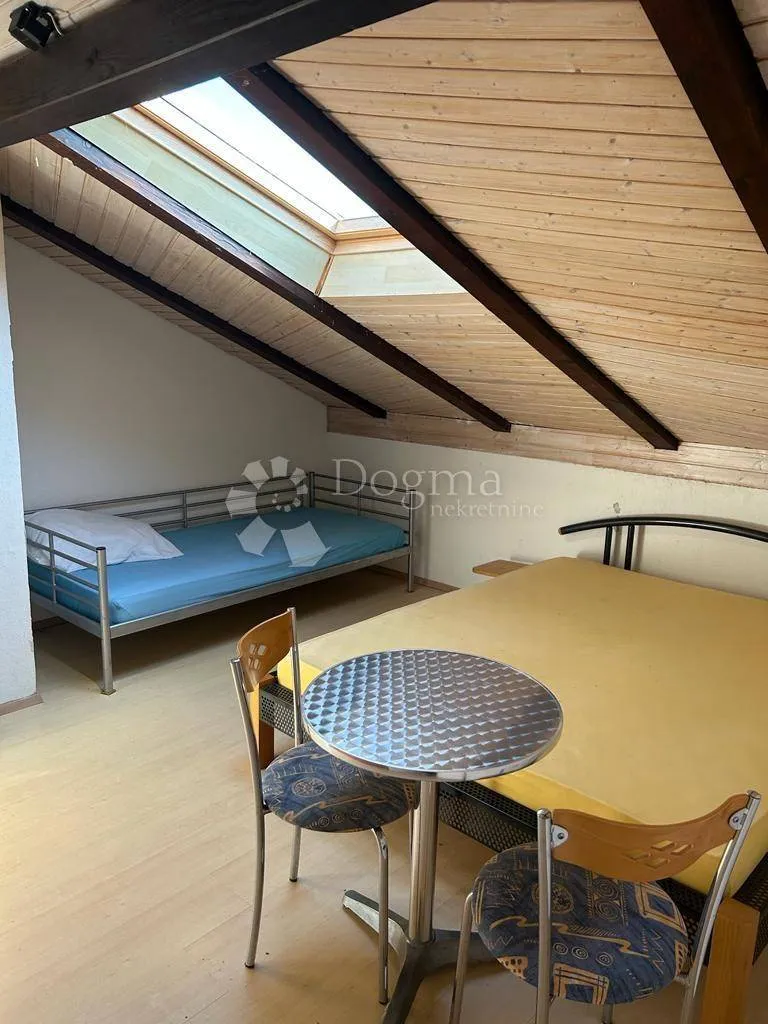 Pièces - Spacious Family House with Multiple Terraces in Valbandon