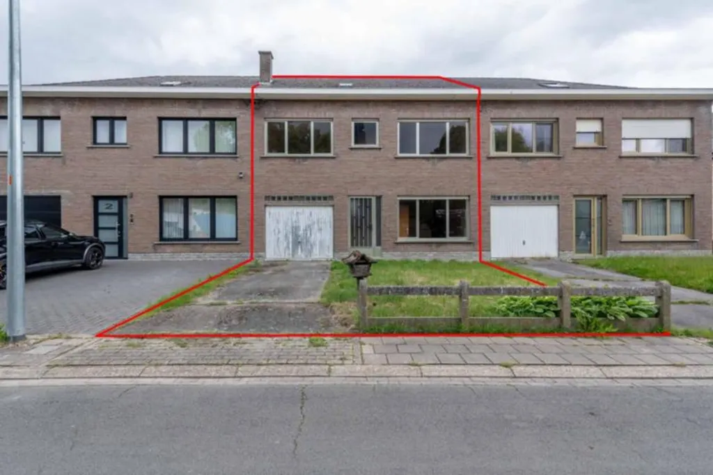 House to Renovate in Weerde Centre