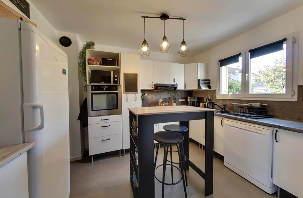 Kitchen - Functional House with Garden in Chevry-Cossigny