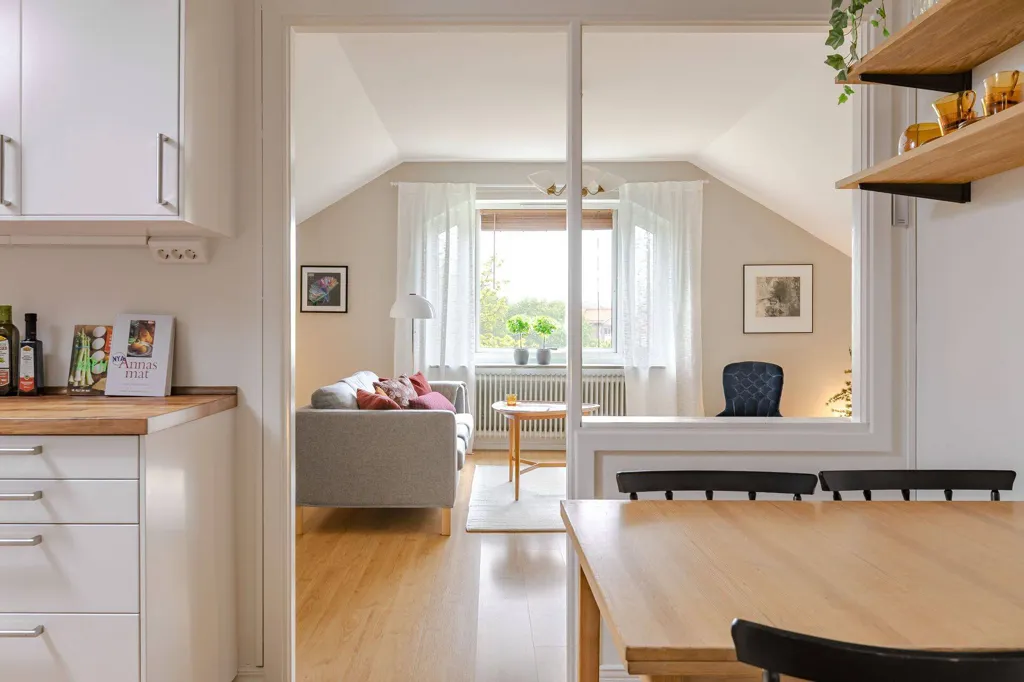Salle à manger - Charming Penthouse with Park View in Linköping