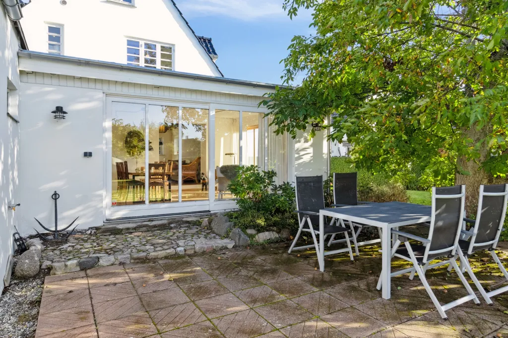Terrass - Renovated Villa with Waterside in Strøby Egede