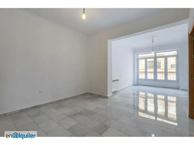 Rooms - Modern Flat with Lift in Granada