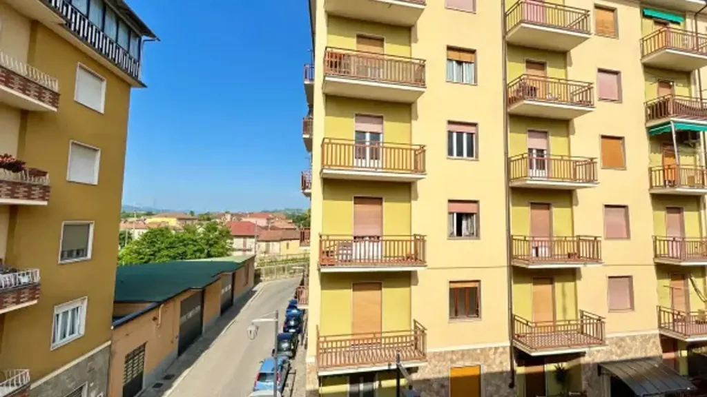 Balcon - Spacious Apartment with Balcony in Acqui Terme
