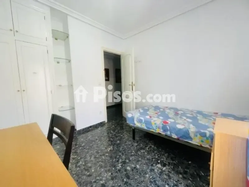 Bedrooms - Student-Friendly Flat with Balconies in Altabix