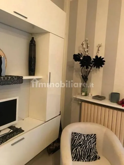 Chambres - Restored Studio with Corso View in Mondovì