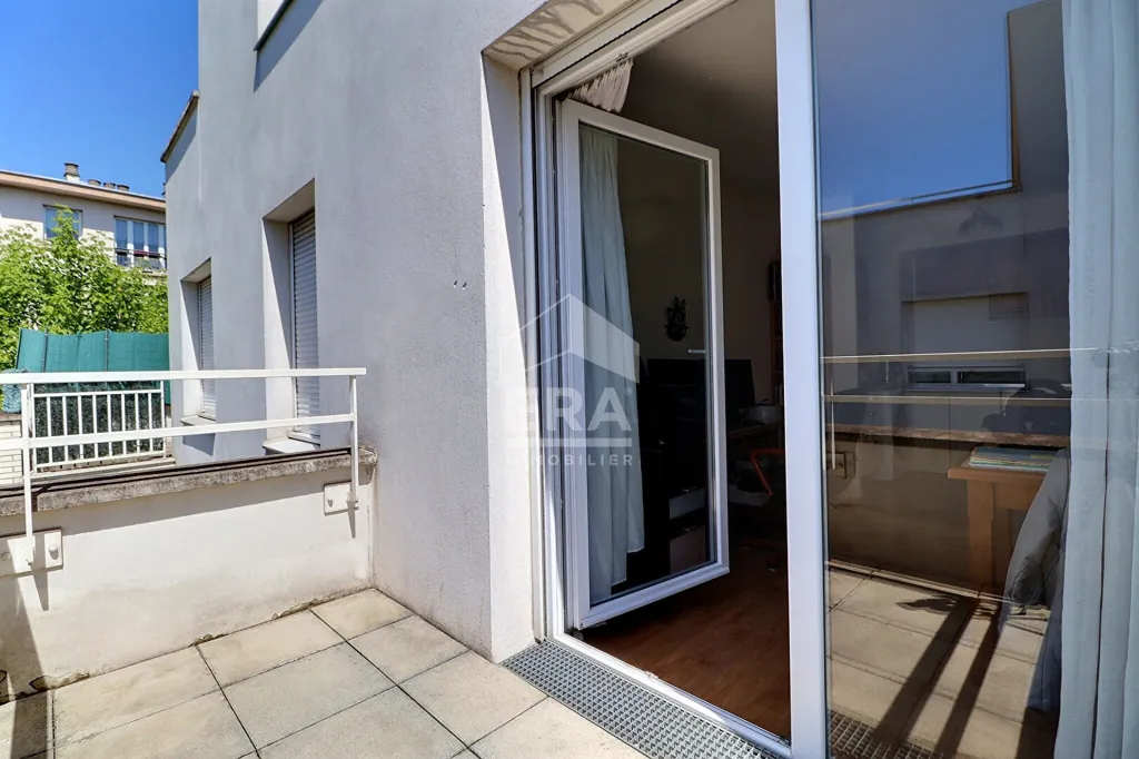 Balcon - Appartement 2 Pièces avec Balcon à La Courneuve