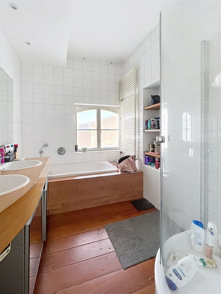 Salles de bain - Appartement de Luxe avec Garage et Jardin à Liège