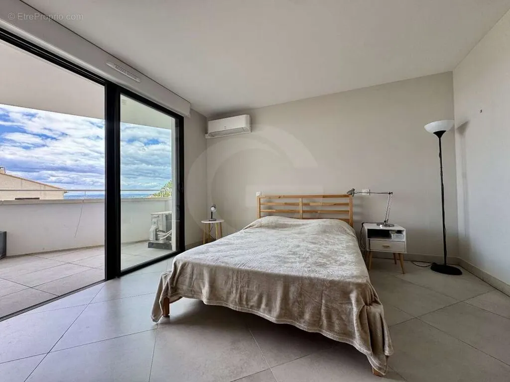 Chambres - Appartement 4 Pièces avec Terrasse à Sète