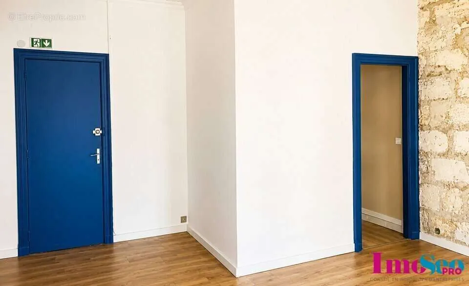 Esik - Office in Historic Centre, Bordeaux