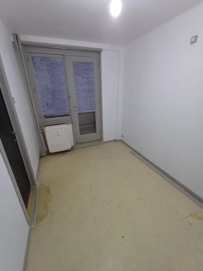 Rooms - Spacious 2-Bedroom Apartment in Charleroi Centre