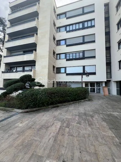 Extérieur - Appartement avec parking et cave à Franconville
