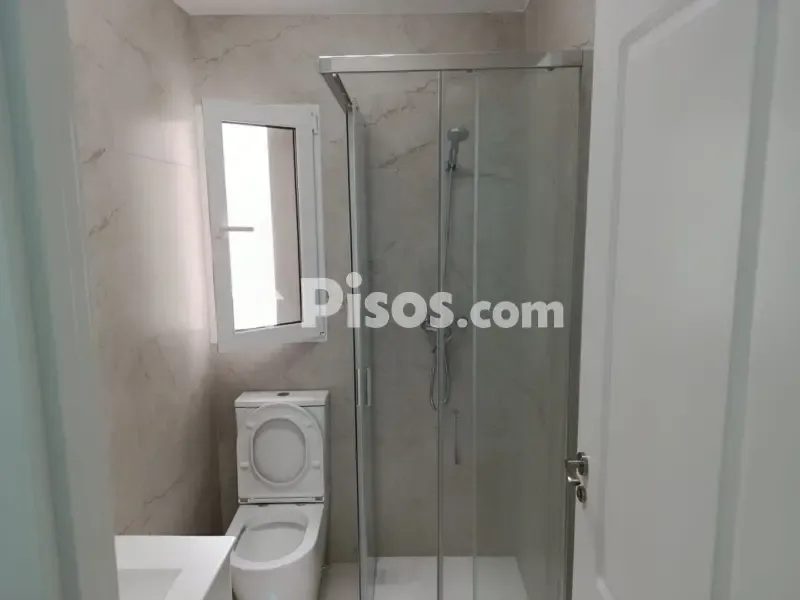 Salles de bain - Fully Furnished Flat with Ascensor in Latina