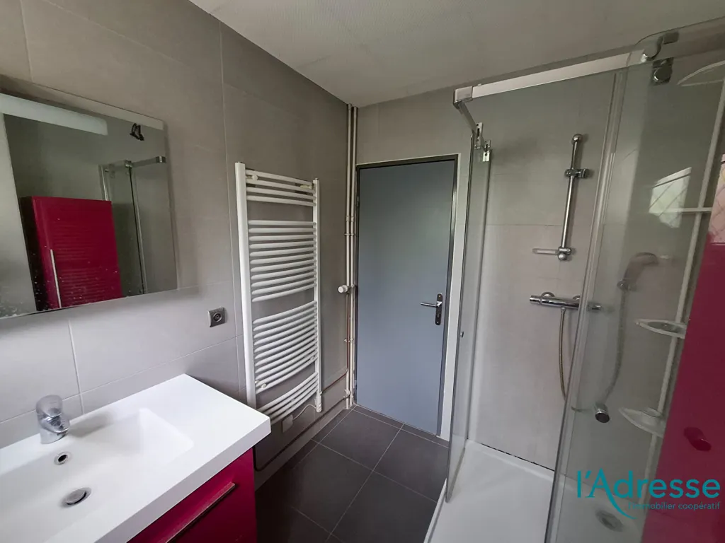 Salles de bain - Appartement avec Balcon et Garage près de l'Autoroute à Strasbourg
