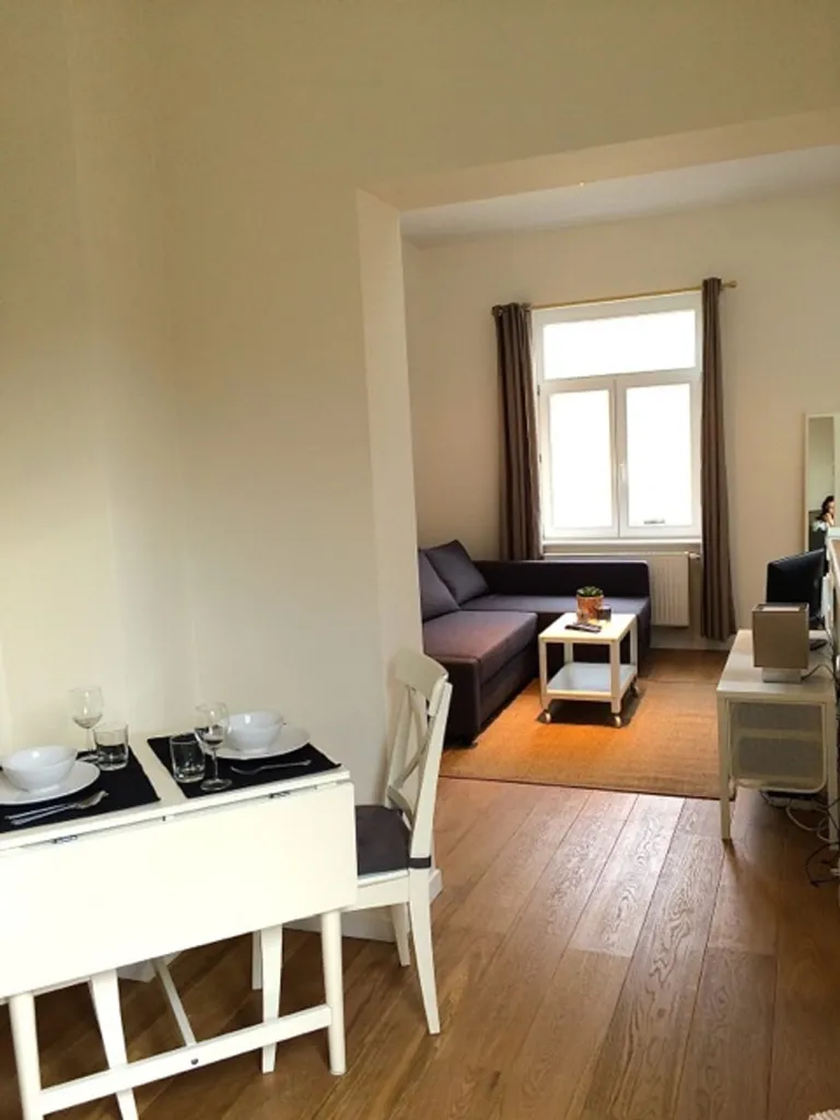 Salle à manger - Studio Lumineux avec Vue sur les Ponds à Ixelles