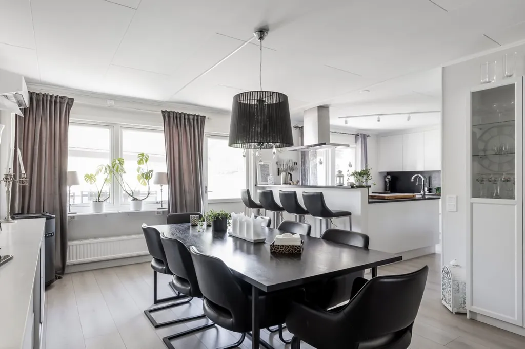 Söögituba - Two-Storey Villa with Garden in Hovsta