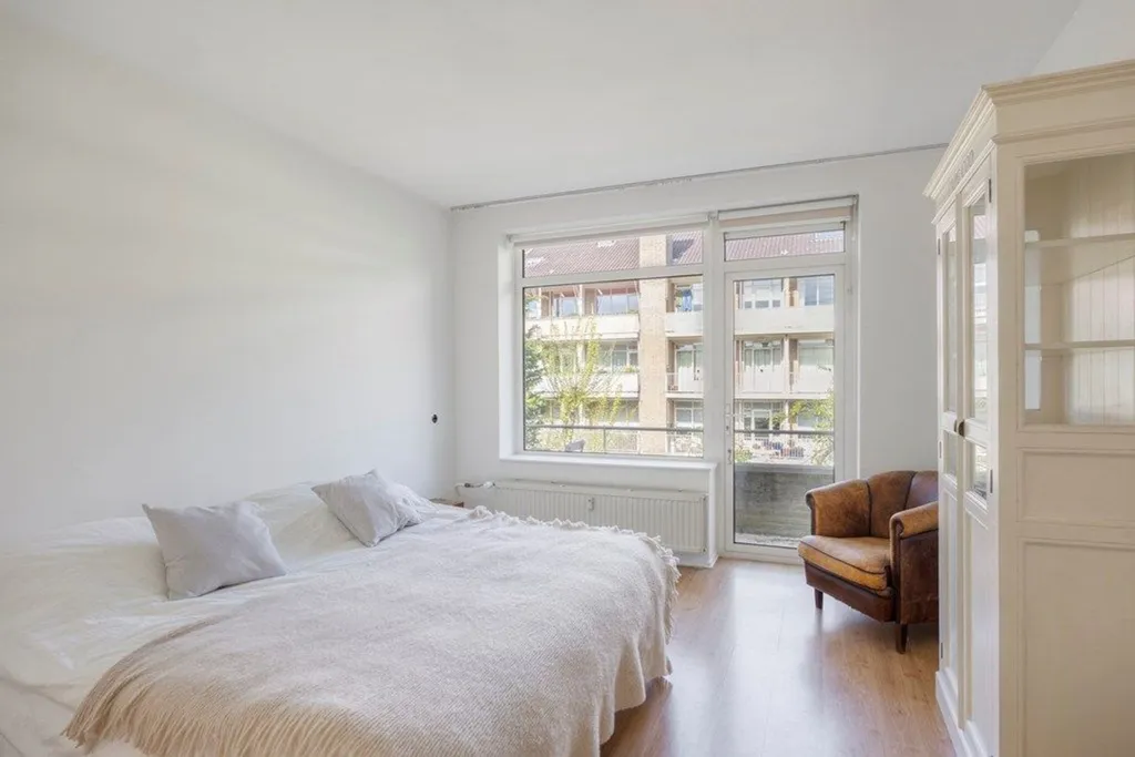 Magamistoad - Bright Two-Bedroom Portiekflat in Benoordenhout