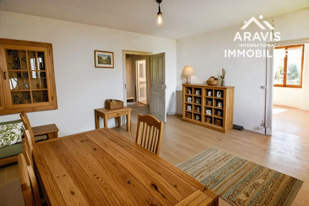 Salle à manger - Maison de Caractère avec Potentiel à Rénover