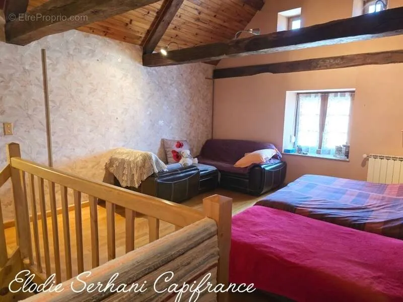 Chambres - Maison de Caractère T7 avec Grange à Desandans