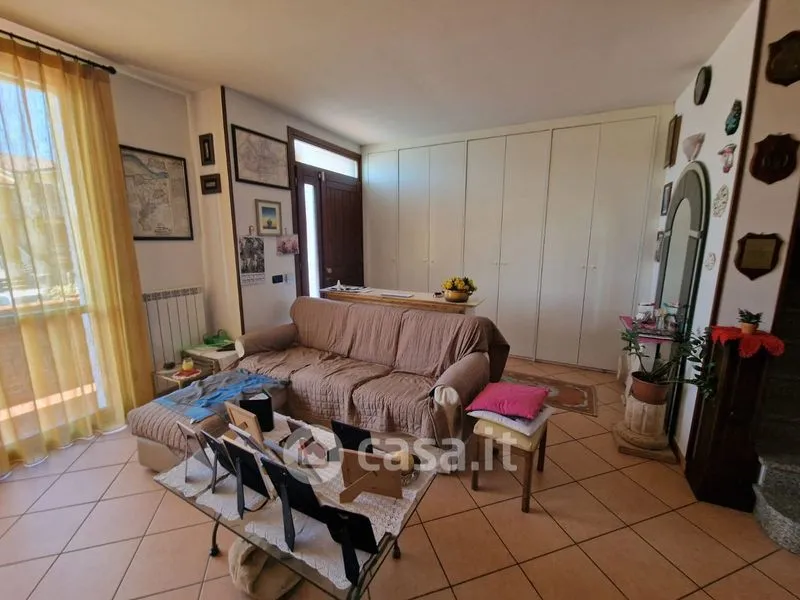 Soggiorno - Semi-detached Villa with Pool in Pomponesco Centre