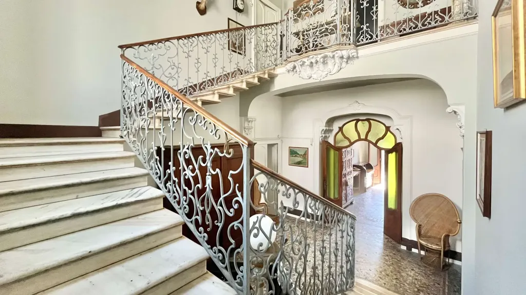 Rooms - Historic Villa with Private Garden in Intra