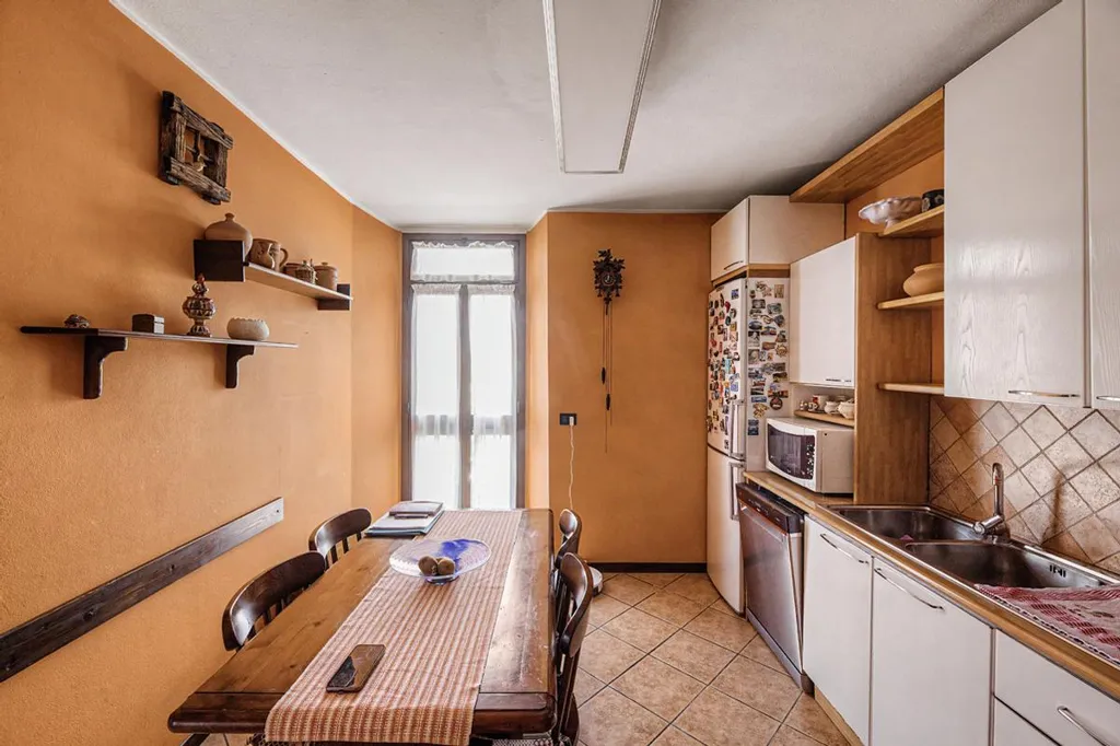 Köök - Multi-Level Apartment with Mansard in Luino