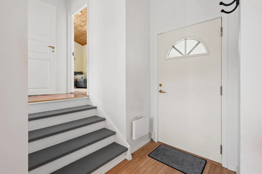 Entrée - Three-Storey Townhouse with Sea View in Sola