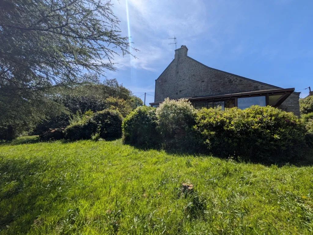 Aed - Bourgeois House with Ample Garden in Bubry