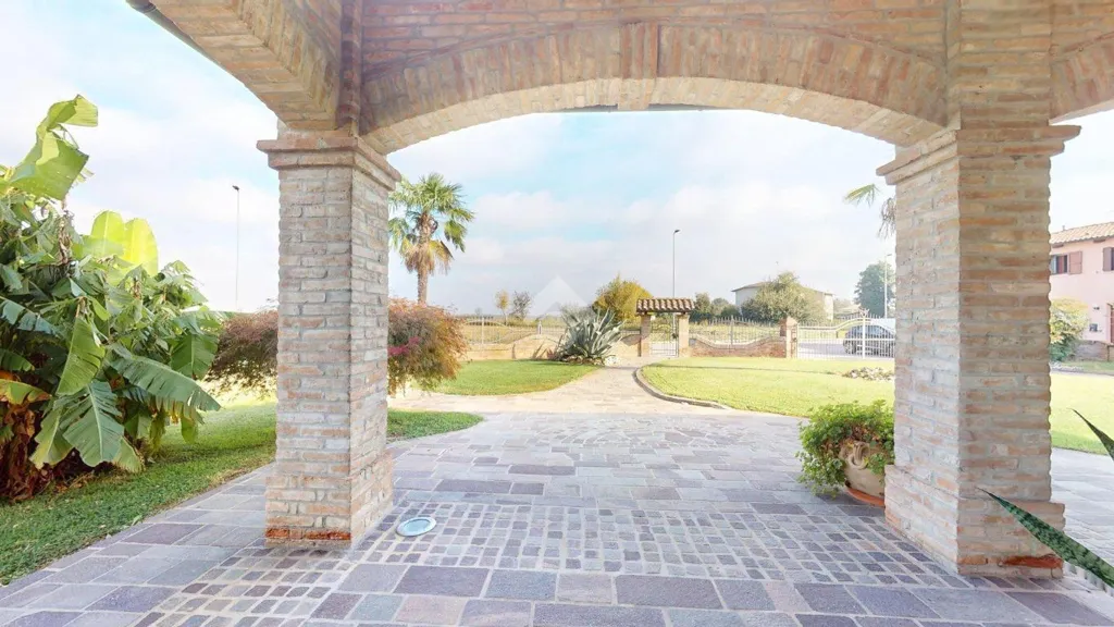 Villa with Private Garden in Cento