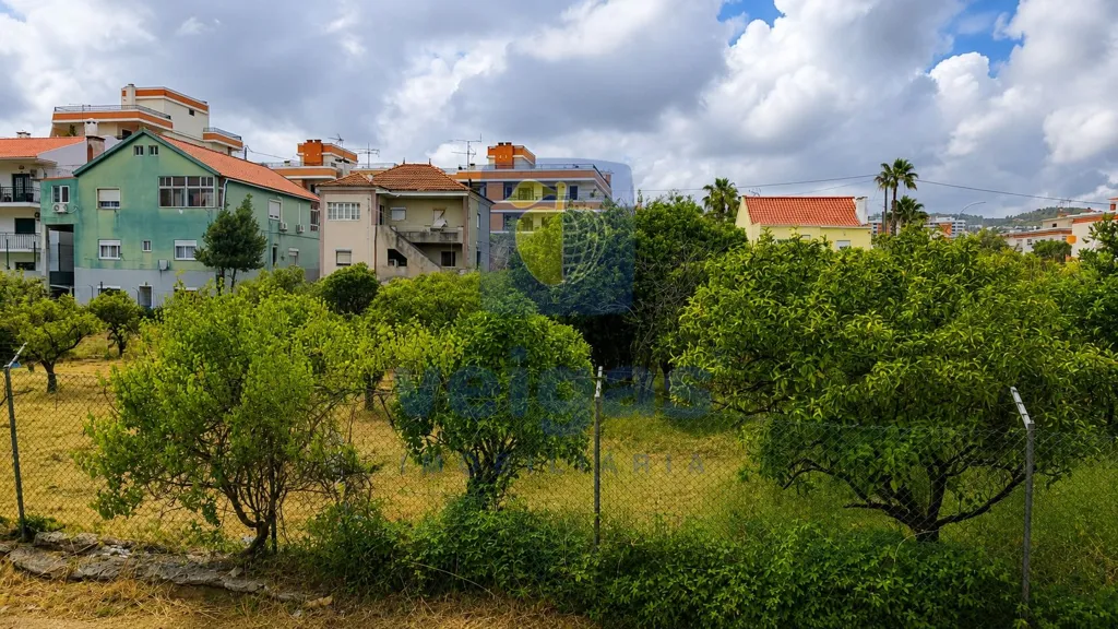 Giardino - Urban Land with Development Potential in Alverca