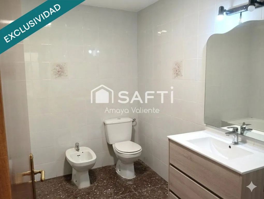 Salles de bain - Spacious Apartment with 100m² Terrace in Andorra