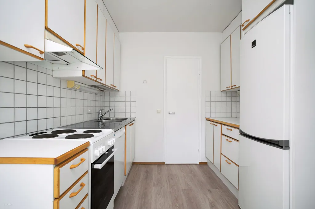 Cuisine - Spacious Apartment with Balcony in Kontula, Helsinki