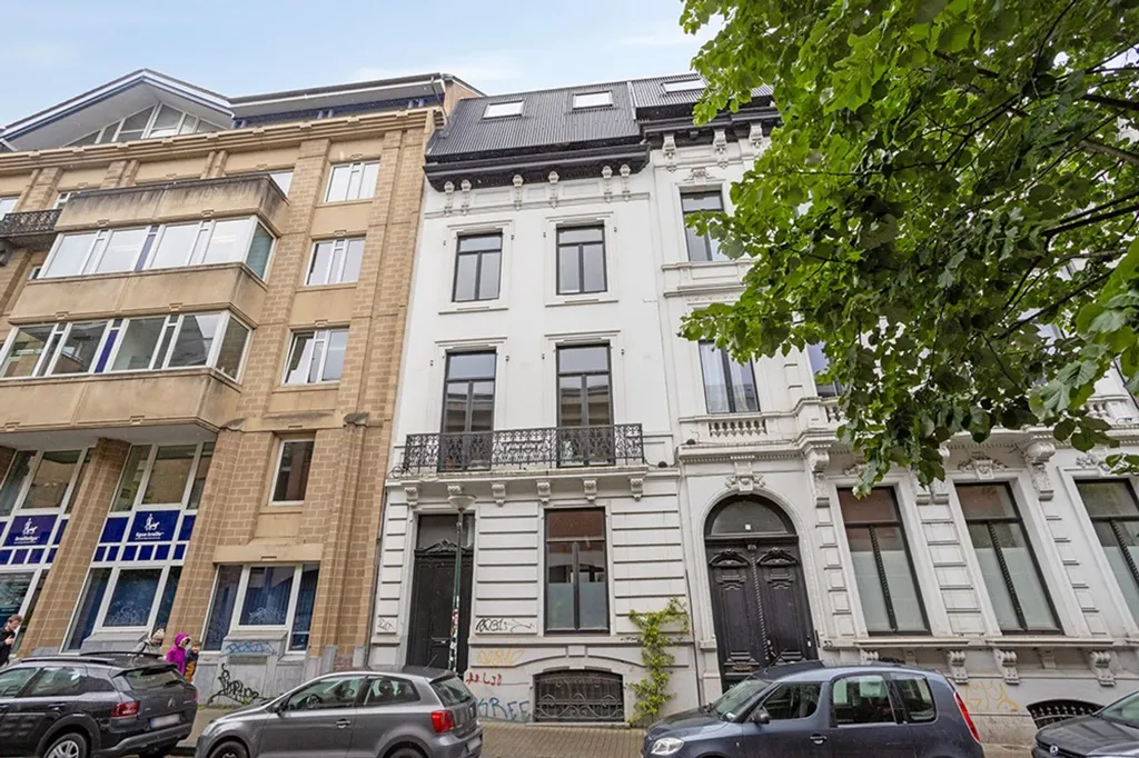 Extérieur - Maison Rénovée avec Terrasse à Proximité de 12 m²