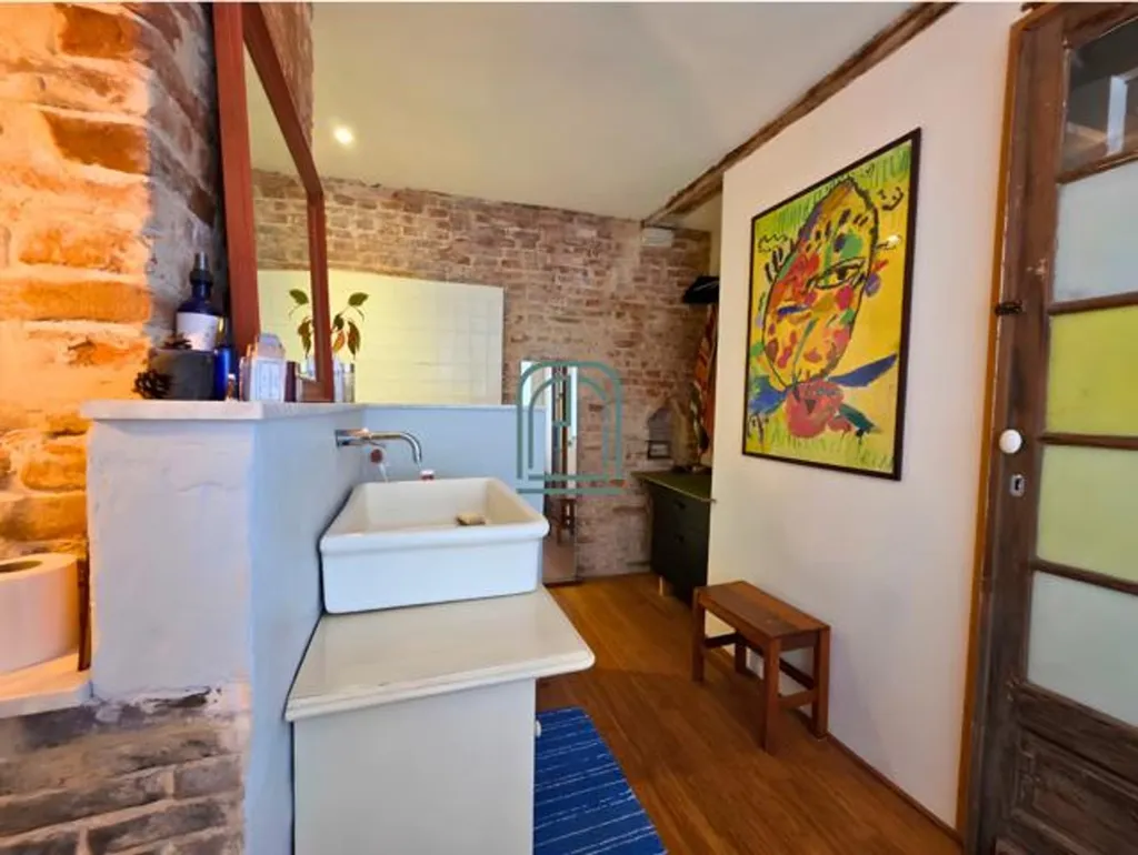 Vannitoad - Triplex with Unique Style in Marolles, Brussels