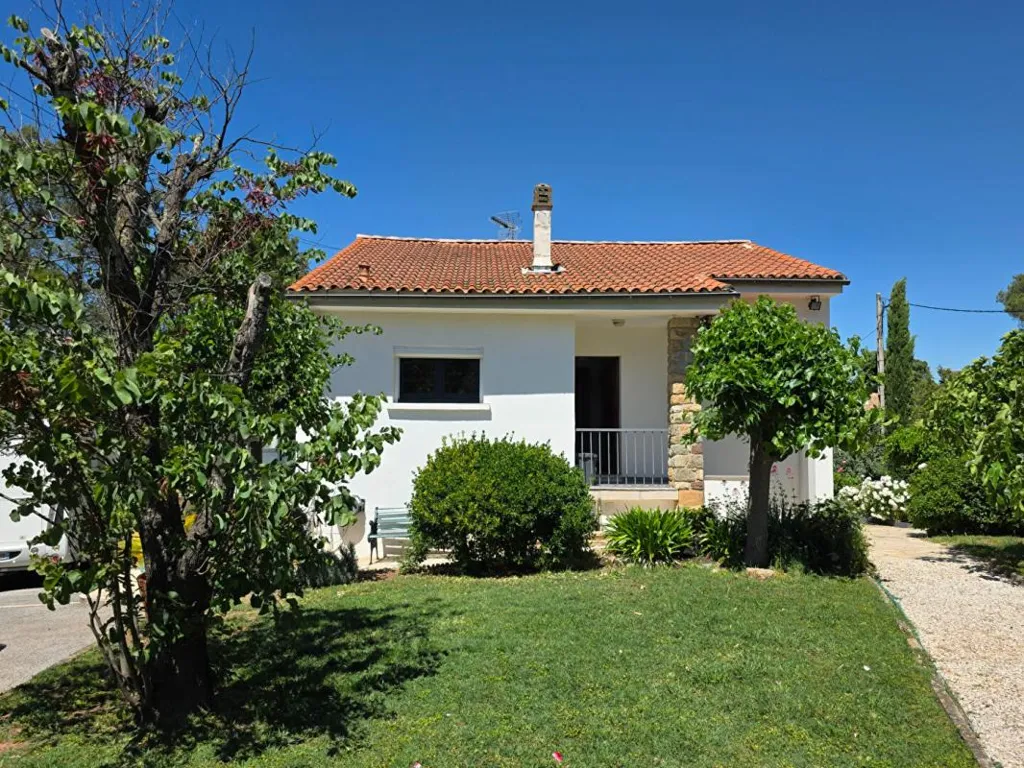 Välivaade - House with Pool and Studio in Sunny Location