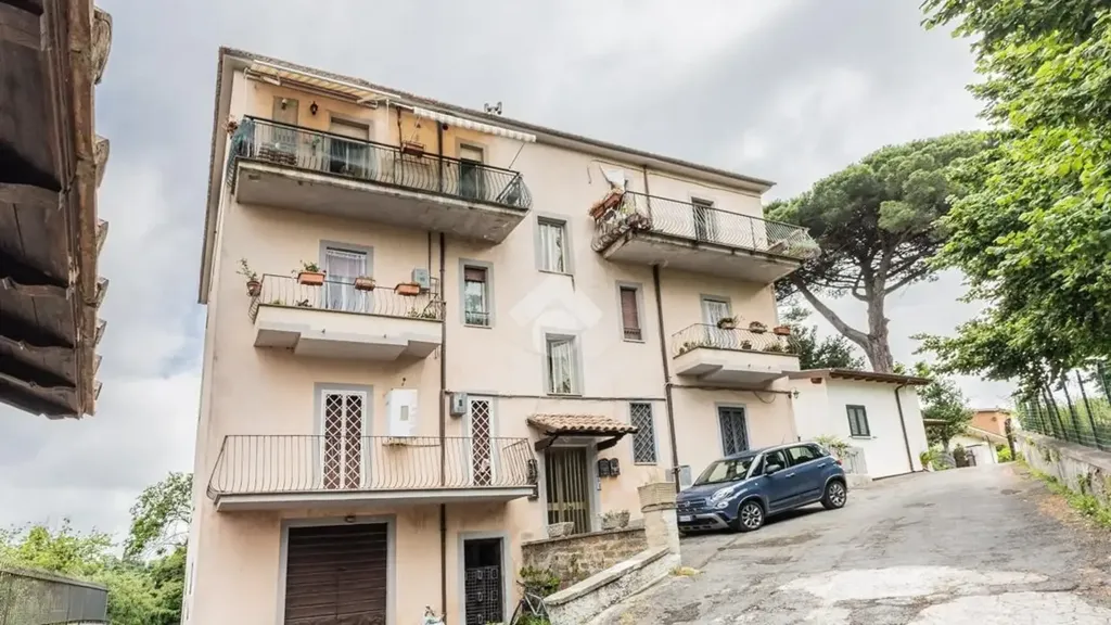 Välivaade - Rearranged Apartment with Balcony in Sutri