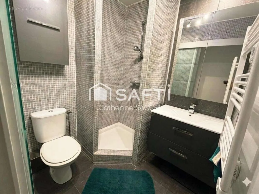 Salles de bain - Appartement avec Terrasse Vue Estérel à Saint-Raphaël