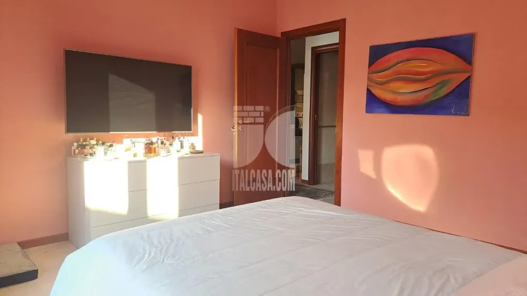 Chambres - Rearfacing Apartment with Balconies in Crotone