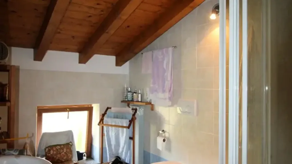 Salles de bain - Two-Level Apartment with Terraces in Alta Valle Intelvi