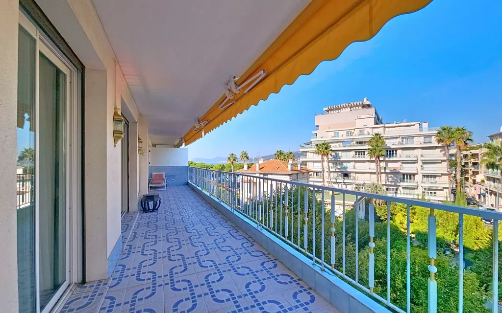 Rõdu - Spacious Apartment with Sea View in Juan-les-Pins