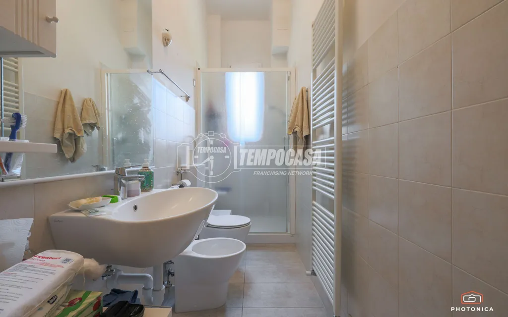 Salles de bain - Rear-Facing Apartment with Balcony in Bologna