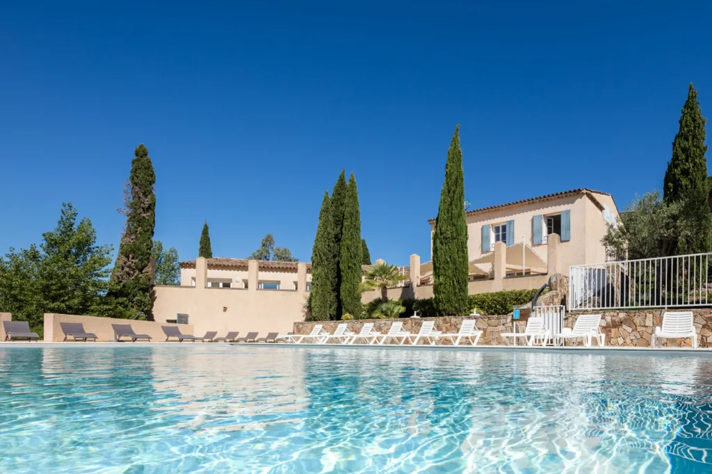 Piscina - 3-Bed Apartment with Pool in Grimaud