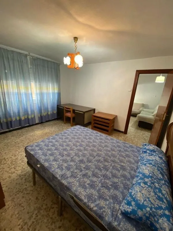 Chambres - Ample Student Flat with Terrace in Camino de Ronda