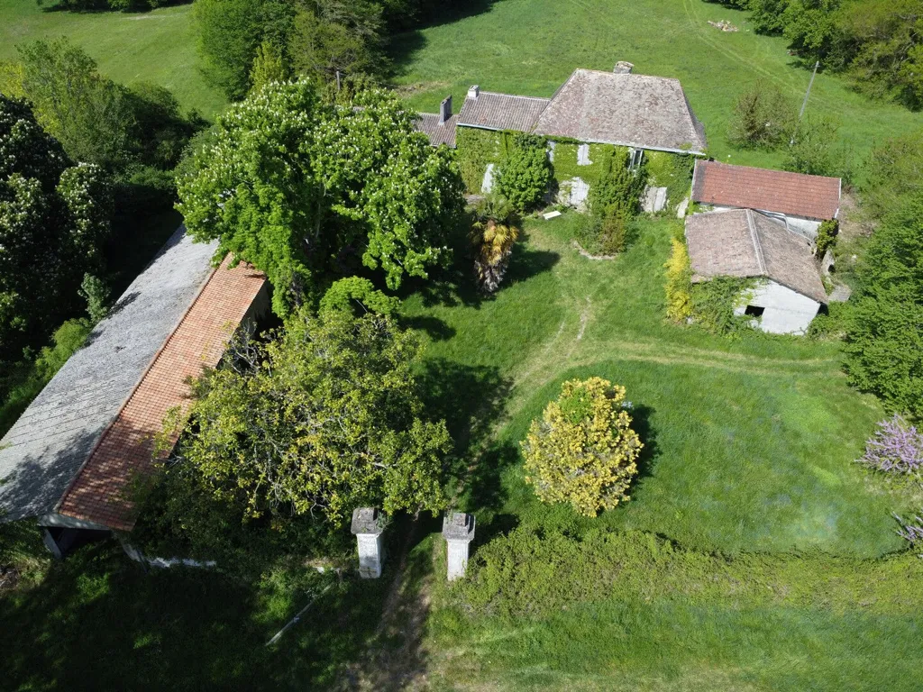Vue aérienne - Maison Ancienne avec Chapelle à Mirambeau