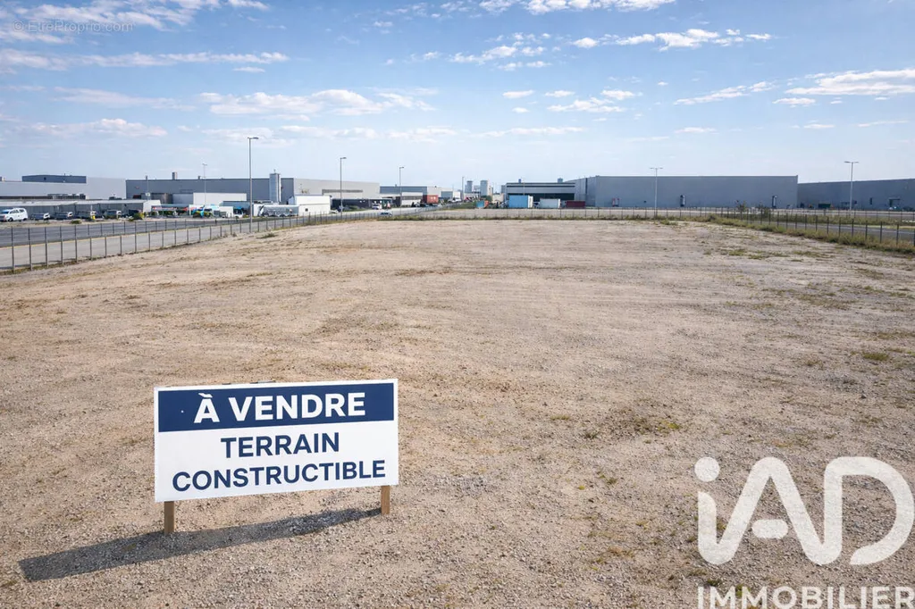Jardin - Terrain à Bâtir à Nîmes avec Potentiel de Construction