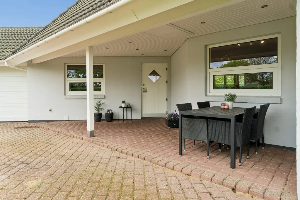 Terrazza - Fenced Villa with Garden in Kibæk