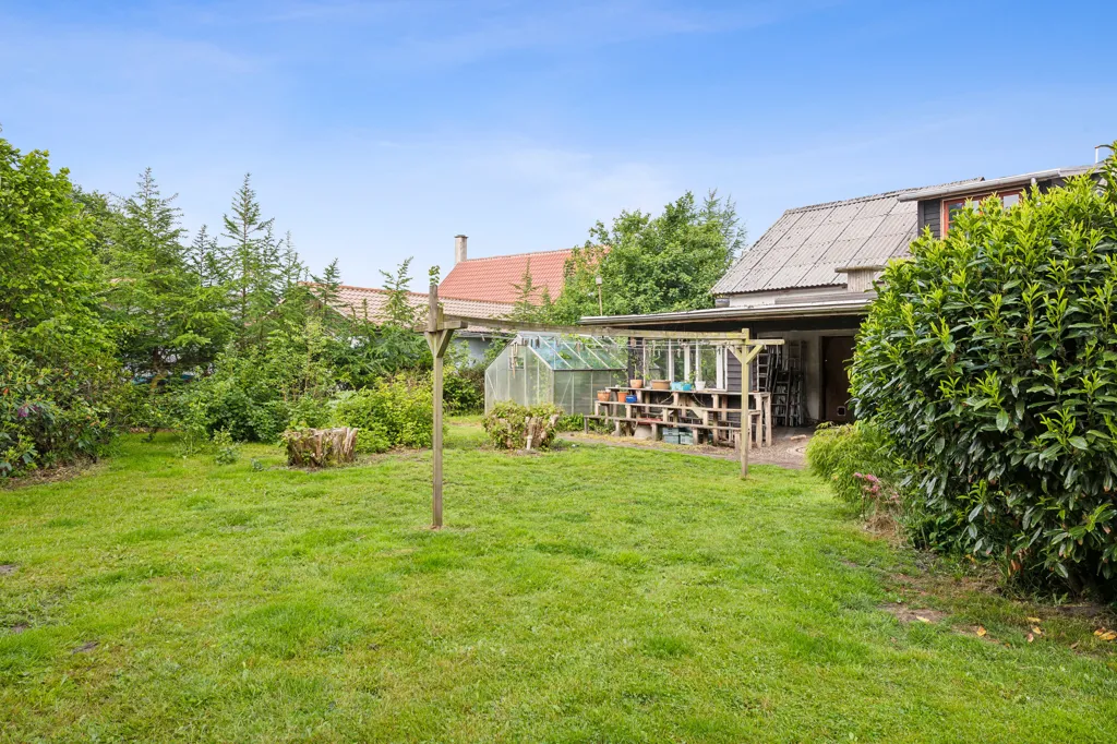 Aed - Architectural Villa with Garden in Vesterlund