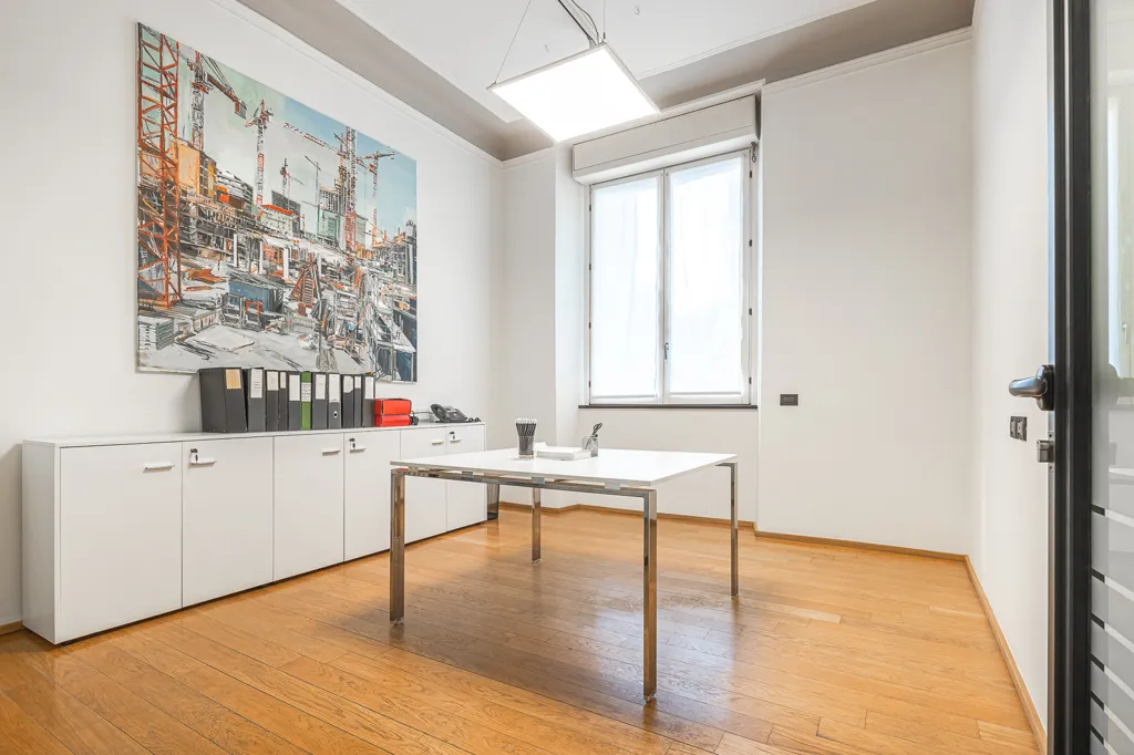 Kabinet - Office with Conversion Potential in Milan