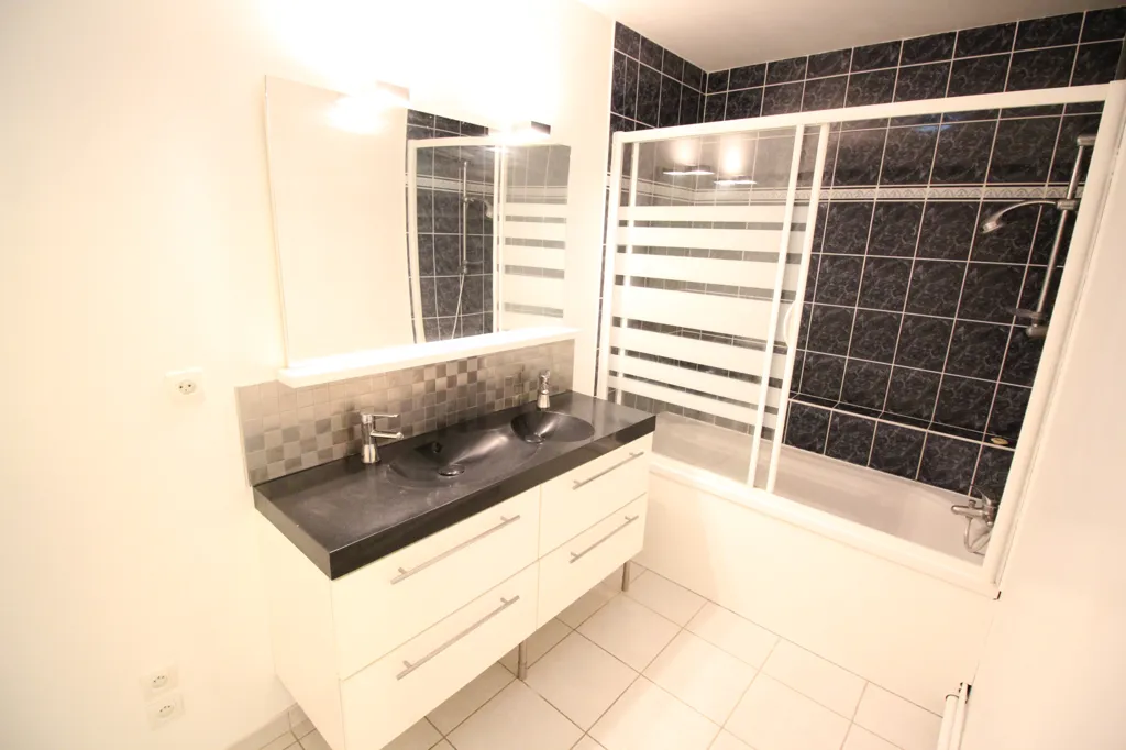 Salles de bain - Appartement 3 Pièces avec Balcon à Reims