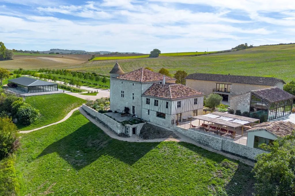 Vue aérienne - Domaine de Prestige avec Piscine Intérieure